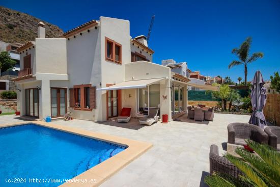  Magnífica villa en venta en Sierra Cortina - ALICANTE 