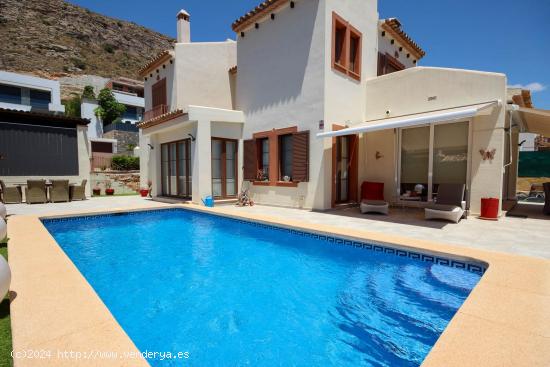 Magnífica villa en venta en Sierra Cortina - ALICANTE