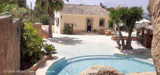 *ENCANTADOR CHALET EN ALBIR* - ALICANTE