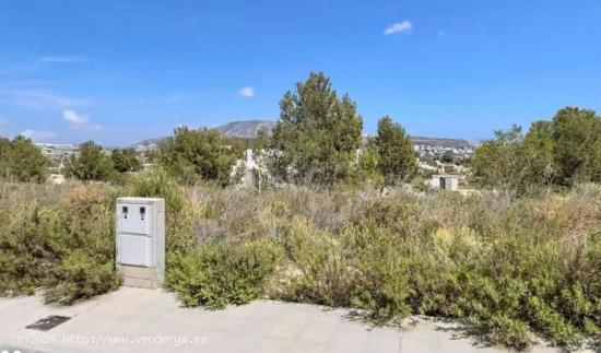 Parcela con vistas abiertas y panorámicas al mar Mediterráneo situada en Moraira, zona Benimeit. -