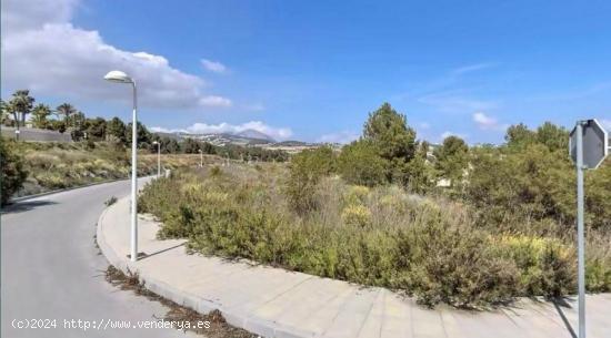 Parcela con vistas abiertas y panorámicas al mar Mediterráneo situada en Moraira, zona Benimeit. -