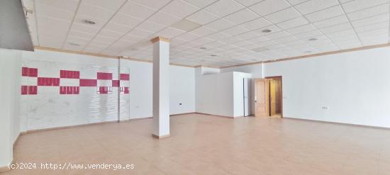 GRAN LOCAL COMERCIAL EN CAMPOHERMOSO - ALMERIA