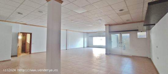 GRAN LOCAL COMERCIAL EN CAMPOHERMOSO - ALMERIA