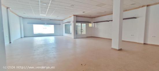 GRAN LOCAL COMERCIAL EN CAMPOHERMOSO - ALMERIA