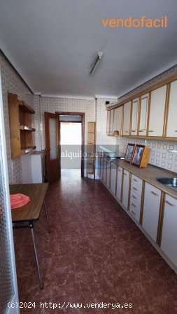 SE VENDE PISO EN PASEO DE LA CIRCUNVALACION DE 4 DORMITORIOS Y 2 Baños POR 170000€