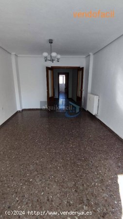 SE VENDE PISO EN PASEO DE LA CIRCUNVALACION DE 4 DORMITORIOS Y 2 Baños POR 170000€