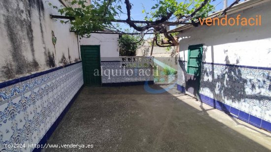 SE VENDE CASA EN CASAS DE JUAN NUÑEZ DE 6 HABITACIONES Y PATIO DE 100 METROS POR 45000€