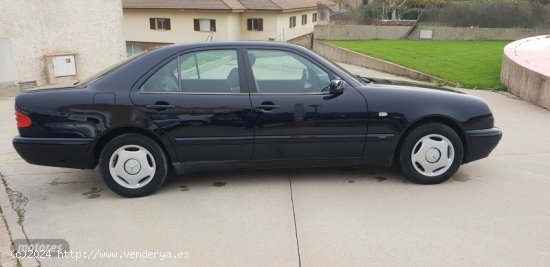 Mercedes Clase E E 240 Classic de 1998 con 152.518 Km por 4.900 EUR. en Madrid