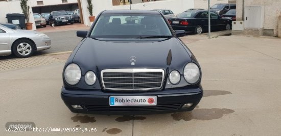 Mercedes Clase E E 240 Classic de 1998 con 152.518 Km por 4.900 EUR. en Madrid