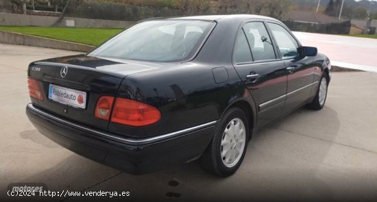 Mercedes Clase E E 280 Classic de 1996 con 163.510 Km por 4.900 EUR. en Madrid