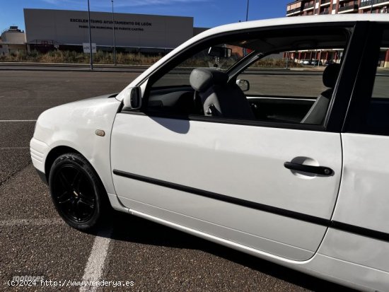 Seat Arosa 1.0 de 1999 con 167.500 Km por 1.700 EUR. en Leon