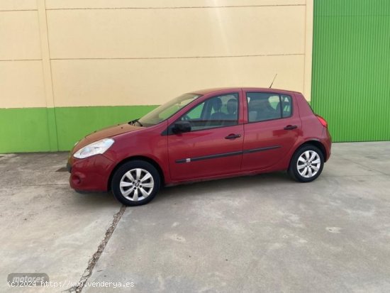 Renault Clio 3 1.5 DCI 85Cv 5P de 2011 con 330.000 Km por 3.990 EUR. en Ciudad Real