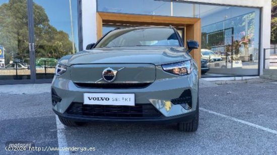 Volvo XC40 RECHARGE TWIN PLUS, ELECTRICO PURO AWD 408 de 2022 con 22.338 Km por 45.900 EUR. en Cadiz