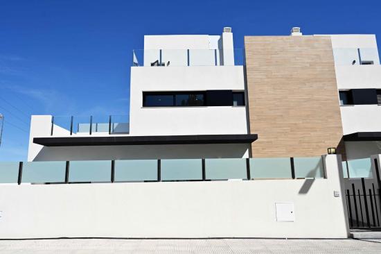  ADOSADOS DE OBRA NUEVA EN ORIHUELA COSTA - ALICANTE 