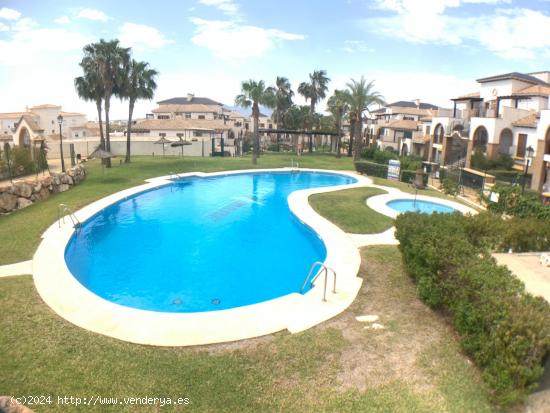 Bajo con Bonito Jardin a la piscina. - ALMERIA