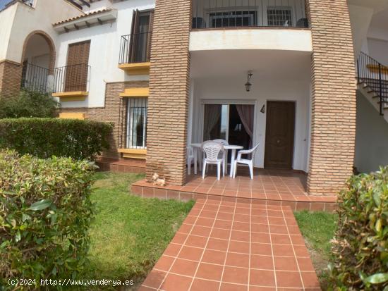 Bajo con Bonito Jardin a la piscina. - ALMERIA