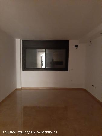 Planta baja en venta. A reformar. - BARCELONA