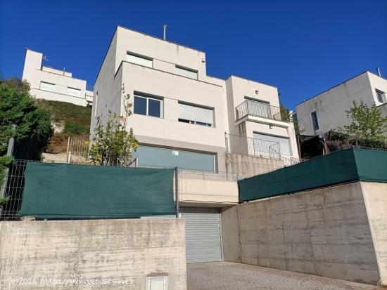 Casa en urb Mas Alba con piscina. - BARCELONA