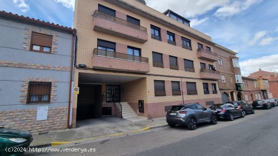  PISO EN VALDEFIERRO CON AMPLIA TERRAZA, 2 DORMITORIOS, 1 BAÑOS, ASCENSOR - ZARAGOZA 