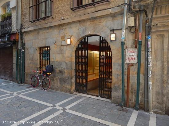  ETXEA, vende local comercial en calle Comedias, 171 m2. - NAVARRA 