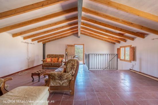 ¡BONITA CASA DE CAMPO EN UN ENTORNO TRANQUILO, RODEADO DE MONTAÑAS Y CAMPO, CERCA DE RELLEU PUEBLO