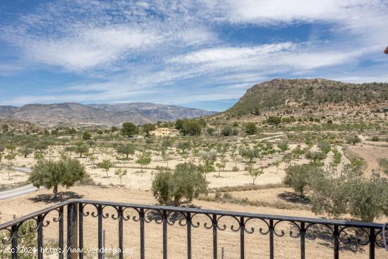 ¡BONITA CASA DE CAMPO EN UN ENTORNO TRANQUILO, RODEADO DE MONTAÑAS Y CAMPO, CERCA DE RELLEU PUEBLO