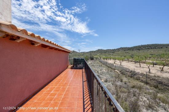 ¡BONITA CASA DE CAMPO EN UN ENTORNO TRANQUILO, RODEADO DE MONTAÑAS Y CAMPO, CERCA DE RELLEU PUEBLO