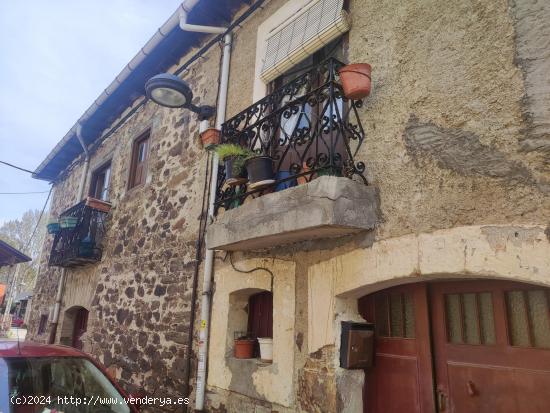 OPORTUNIDAD , CASA DE PIEDRA CON TERRENO A LADO DEL RIO EN SAN ESTEBAN DE VALDUEZA - LEON