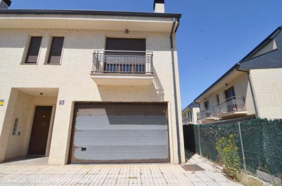 Urbis te ofrece un chalet pareado en venta en Santa Marta de Tormes, Salamanca. - SALAMANCA