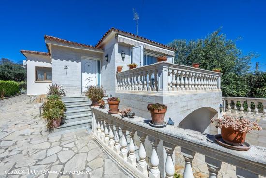 CASA A CUATRO VIENTO CON AMPLIO JARDÍN - BARCELONA