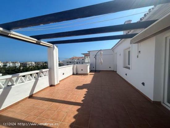  Amplio ático recientemente reformado con vistas al mar Nueva Andalucía - MALAGA 