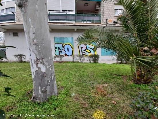 Local en Venta en el barrio de San Isidro, Carabanchel, Madrid. - MADRID