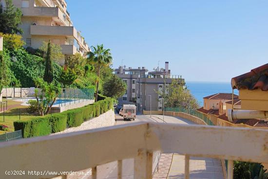 Ático de lujo con solárium privado y vistas al mar, una joya junto a la playa  - MALAGA