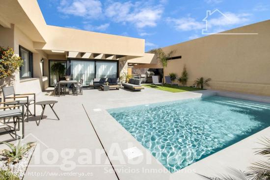 MAGNIFÍCO CHALET A ESTRENAR CON PISCINA PRIVADA Y TERRAZA - MURCIA