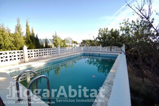 CHALET CON PISCINA, GARAJE, BARBACOA Y TERRAZA - VALENCIA