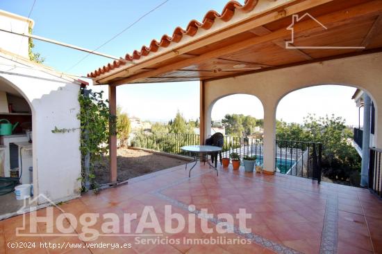 CHALET CON PISCINA, GARAJE, BARBACOA Y TERRAZA - VALENCIA