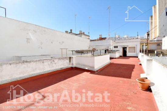 AMPLIA CASA CON GARAJE Y TERRAZA - VALENCIA