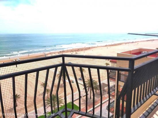 SE VENDE APARTAMENTO EN PRIMERA LÍNEA DE LA PLAYA DE GANDÍA - VALENCIA