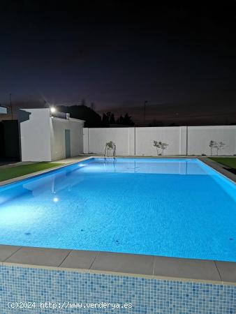 Precioso chalet con piscina en alquiler por temporadas - CADIZ