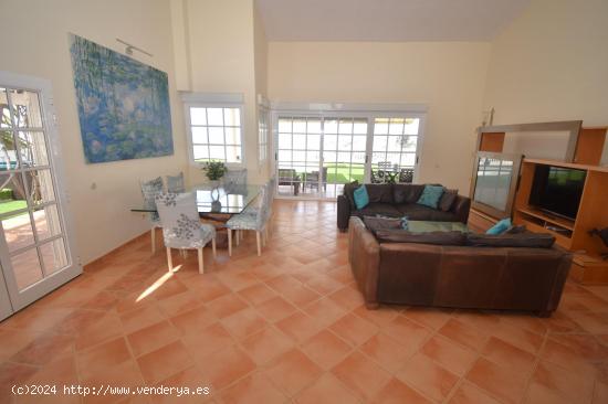 Chalet independiente con excelentes vistas al mar en venta en Puerto Rico. - LAS PALMAS