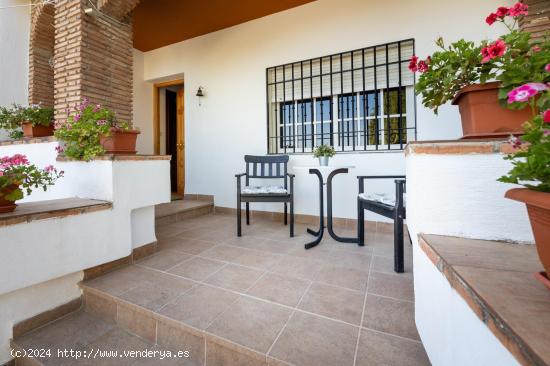 Genuina casa en venta en La Zubia (Granada) - GRANADA