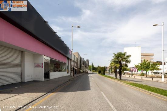 Espectacular nave comercial en Avenida Fernando de los Rios junto Hiperdeluz - GRANADA