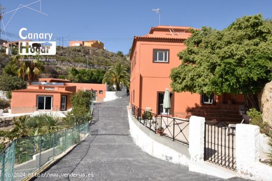 Villa  independiente con 4 apartamentos en gestión vacacional en venta en LOS BLANQUITOS, - SANTA C