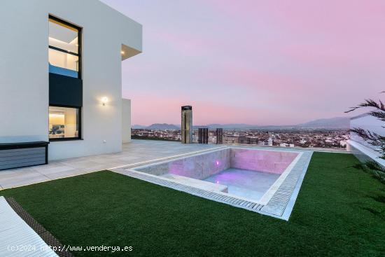 ESPECTACULAR CHALET DE BAJO CONSUMO ENERGÉTICO EN EL CAMPO DE GOLF DE LAS GABIAS - GRANADA