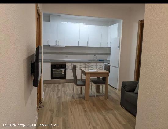 ALQUILER DE VIVIENDA REFORMADA ZONA MERCADO - ALICANTE