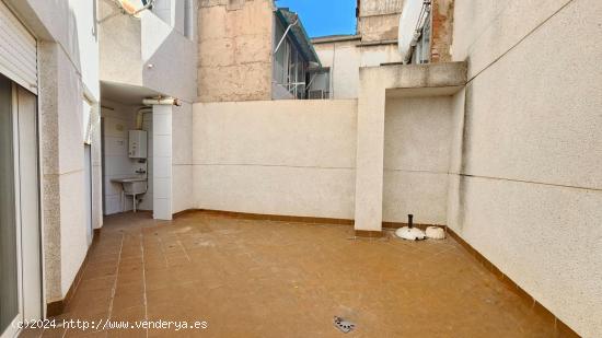 Planta baja cera al centro, al lado de PLaza de Toros - ALICANTE