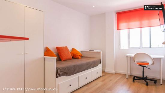 Habitaciones en alquiler en apartamento de 4 dormitorios en Valencia. - VALENCIA