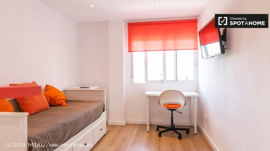 Habitaciones en alquiler en apartamento de 4 dormitorios en Valencia. - VALENCIA