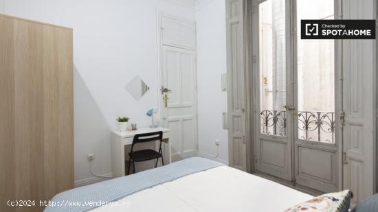 Habitación con balcón en piso compartido, Puerta del Sol - MADRID