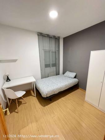  Se alquilan habitaciones en un apartamento de 4 dormitorios en Getafe - MADRID 